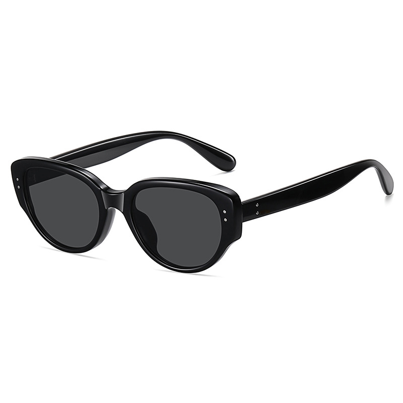 Simple fashionable and trendy new frame Korean style elegant sunglasses with bright black and gray lenses